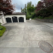 Driveway-Cleaning-in-Issaquah-WA-Amaze-Power-Wash-LLC-Removes-Moss-Mold-Mildew 3